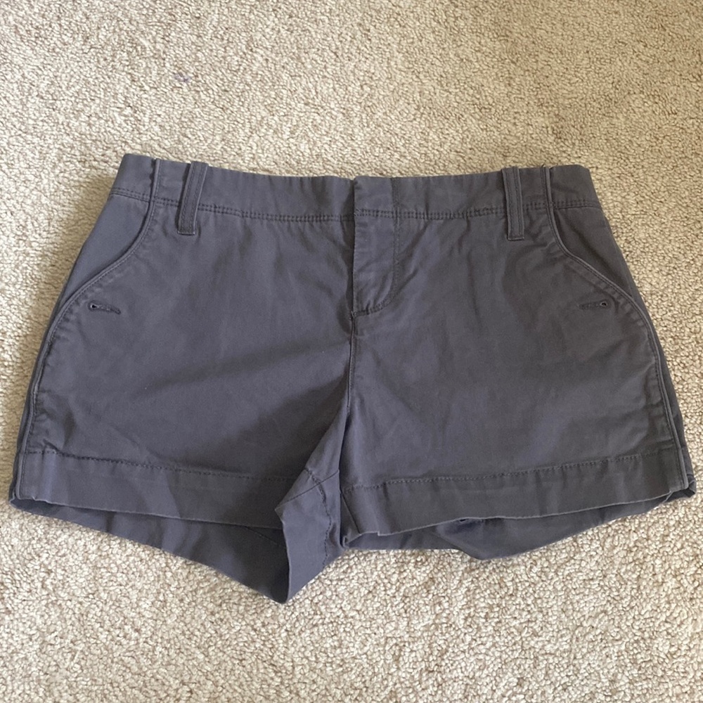 Old Navy Gray Cargo Jean Shorts. Size 2. Mid Rise.